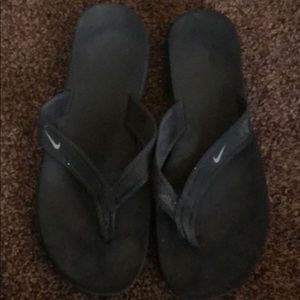 Size 10W Nike flip flops
